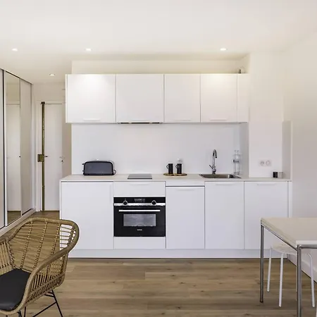 A Deux Pas De La Avec Balcon Et Wifi - Fr-1-821-4 *
